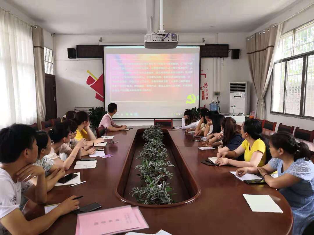 大忠桥镇中心小学召开安全工作培训会