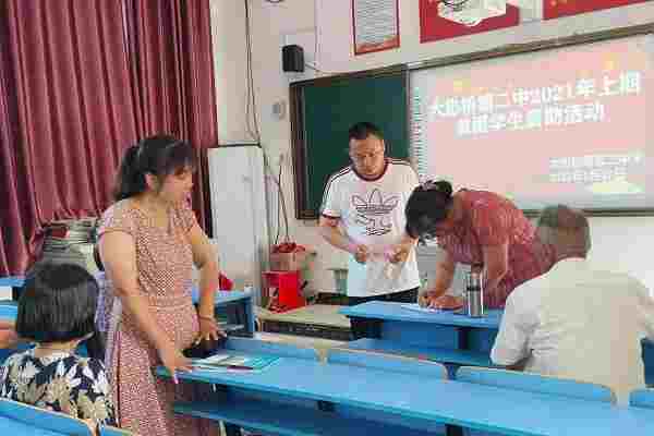 祁阳大忠桥镇第二中学：关爱校园贫困生 捐资助学暖人心