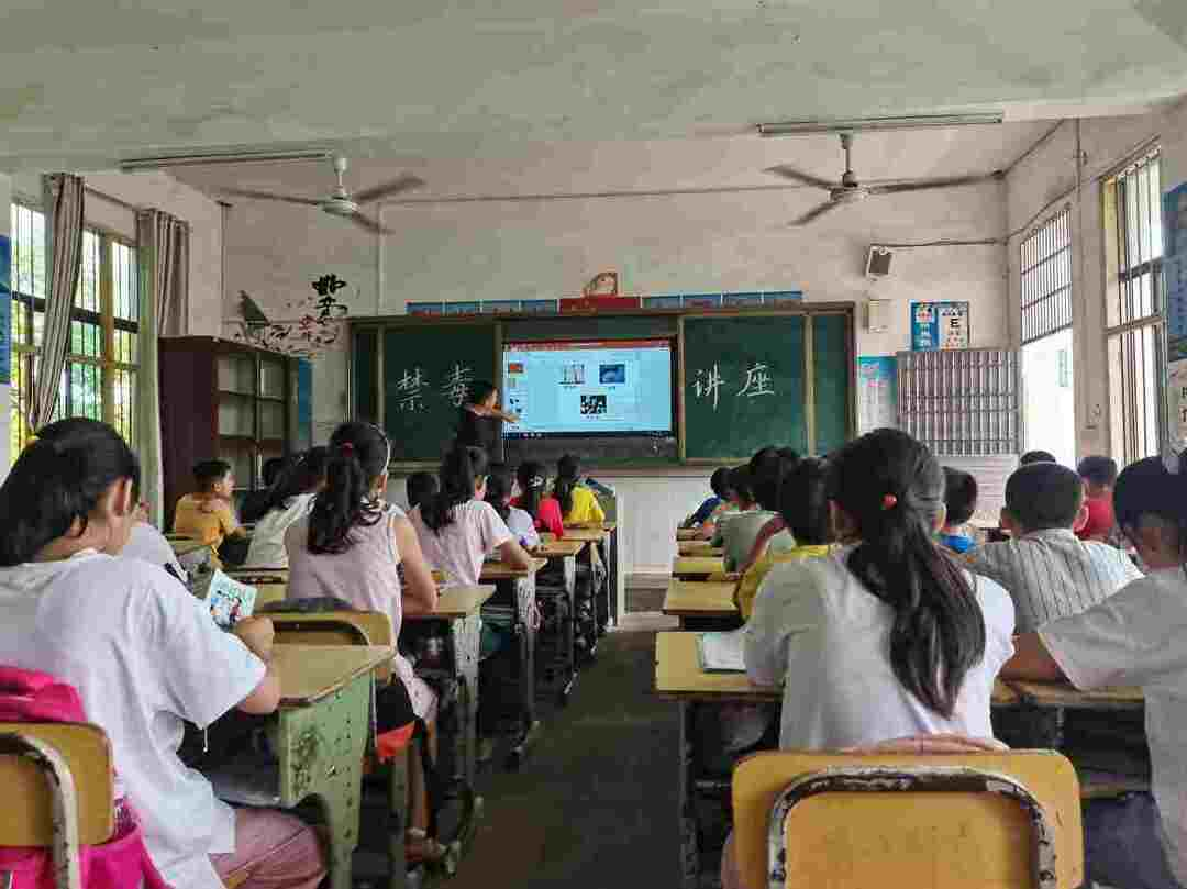 观音滩镇：禁毒宣传进校园 让青春无“毒”