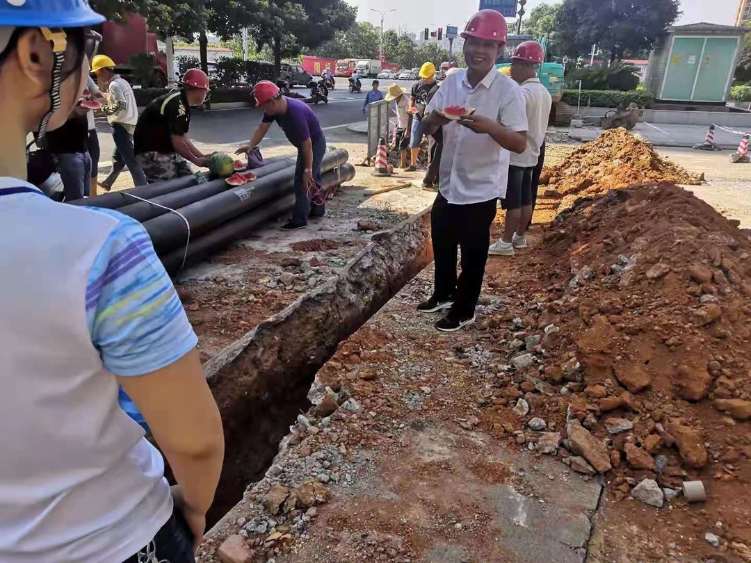 祁阳市自来水总公司关爱职工“送清凉”