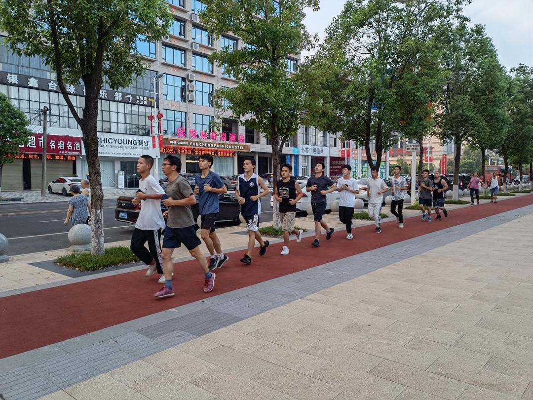 祁阳市长虹街道：组织应征青年开展军事训练
