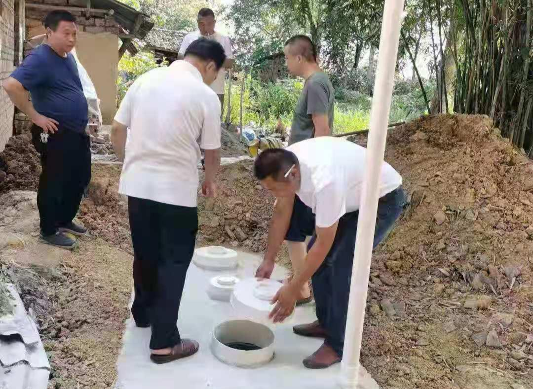 祁阳：一线监督护航农村改厕工作