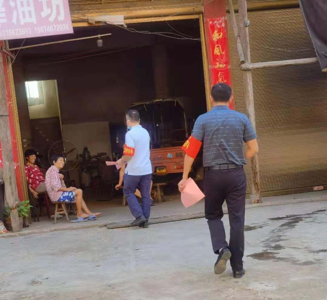 龙山街道龙山社区开展中元节禁燃禁放宣传活动