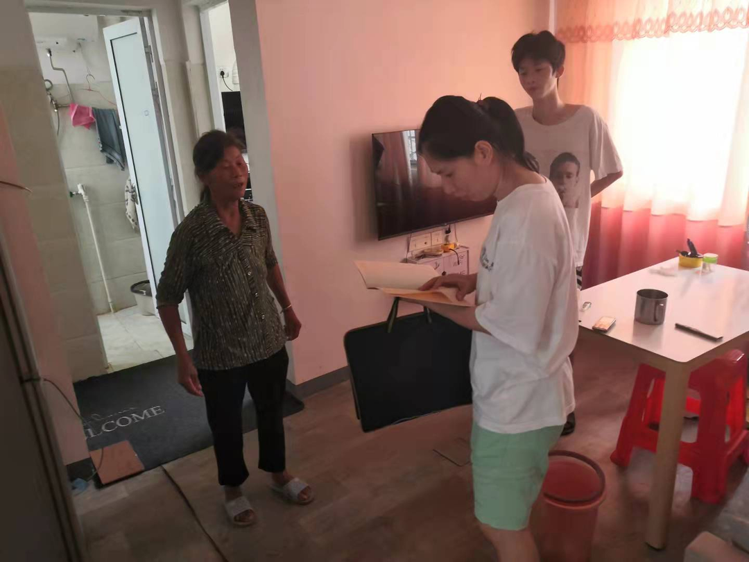 【我为群众办实事】送证上门暖人心 贴心服务显真情