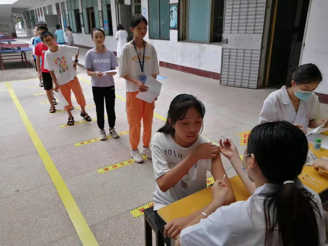 浯溪二中集中接种12-17周岁学生 “新冠疫苗”第二针