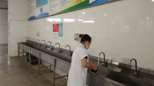 自来水总公司开展校园水质监测