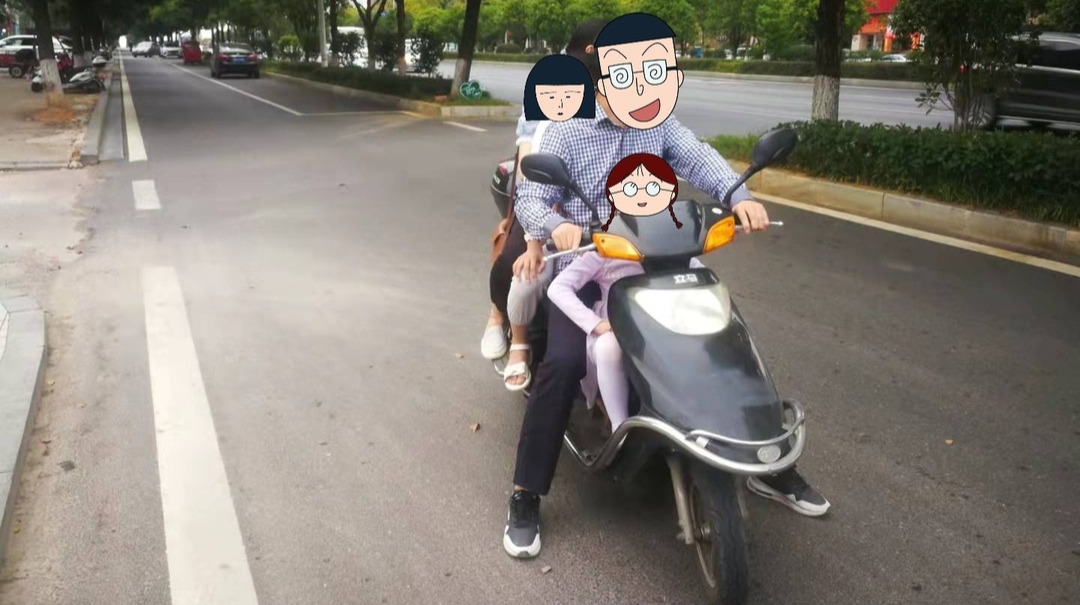 两轮电动车坐了四个人  交警提醒：生命只有一次 安全最重要
