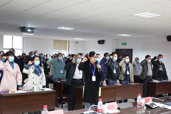 接过任命书，祁阳市90名人民陪审员宣誓上任！