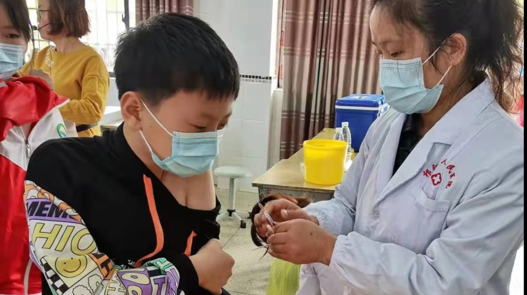 羊角塘镇中心小学扎实开展新冠疫苗接种工作