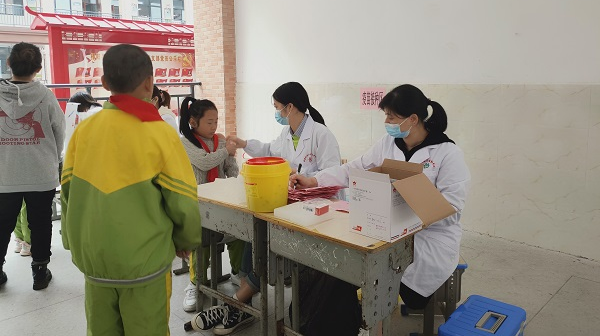 大众完小：积极组织学生接种新冠疫苗