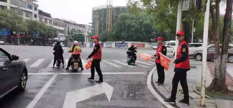 祁阳城管：交通文明劝导 助力文明出行