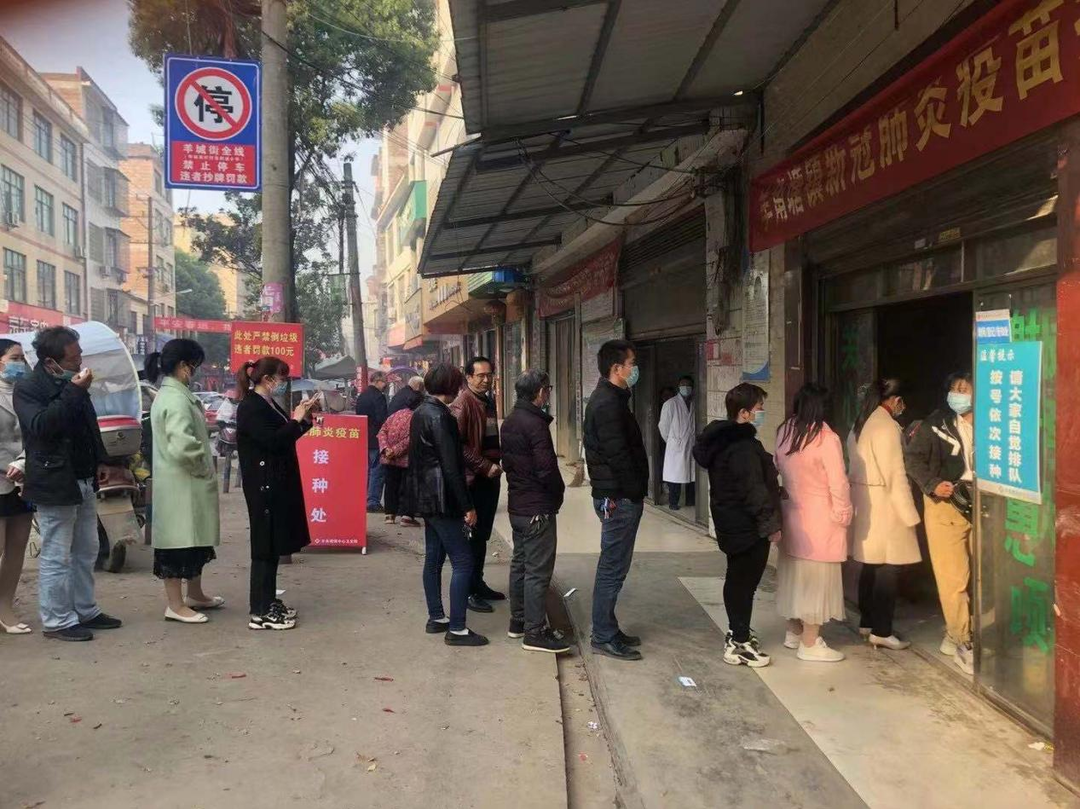 羊角塘镇：“监督+服务”护航疫苗接种全覆盖