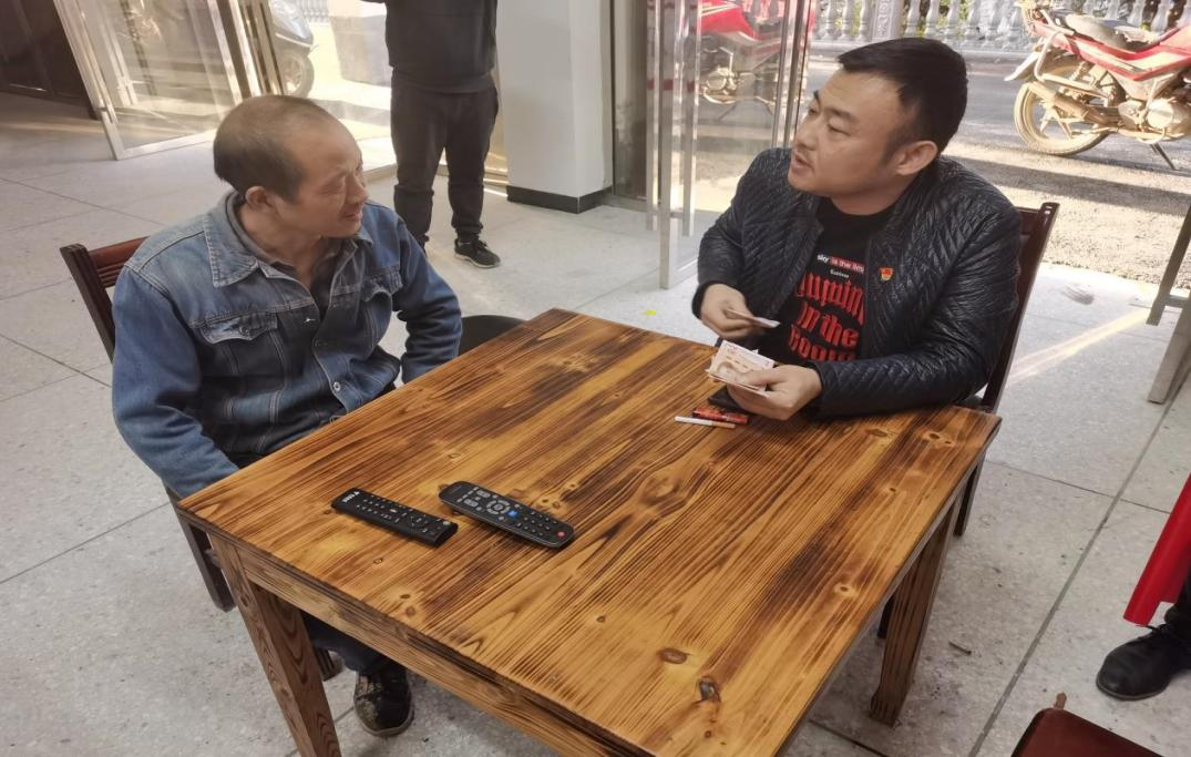 祁阳市自然资源局执法监察大队：心系脱贫户 主题党日回头看