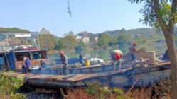 祁阳市联合执法成功拆除白水河非法养殖船舶