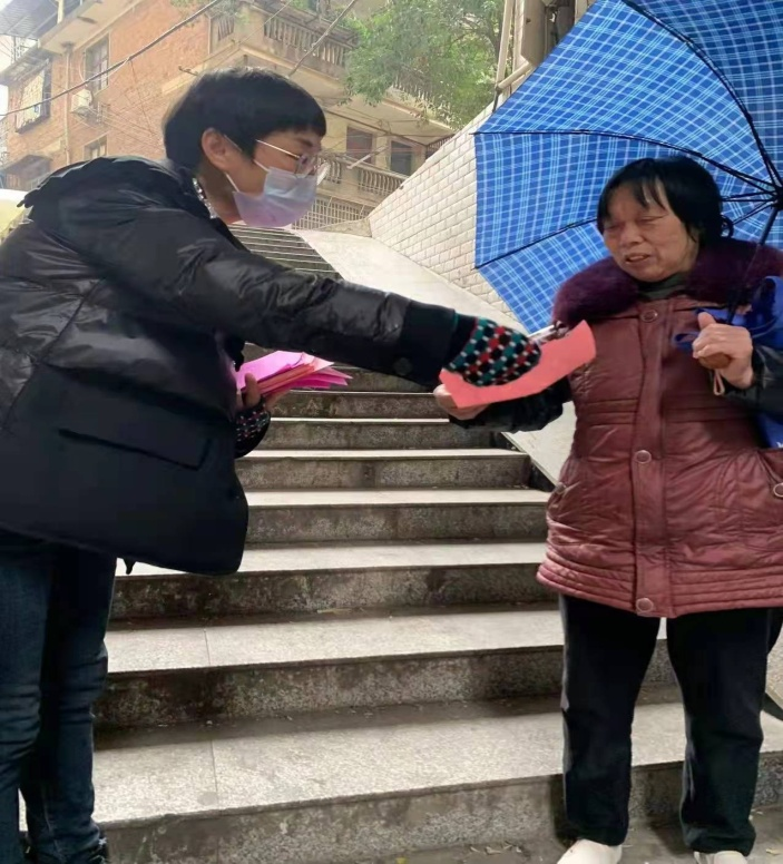 龙山街道开展防范“小火亡人、一氧化碳中毒”宣传活动