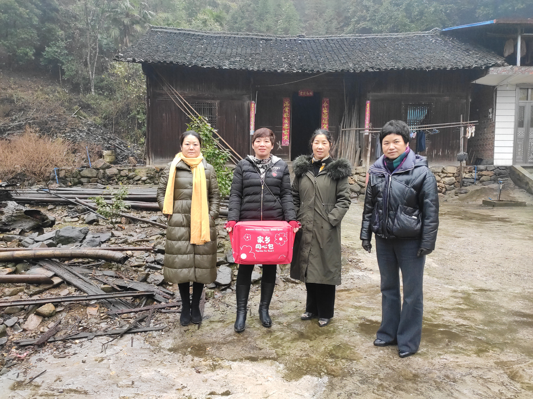妇联送爱下基层，走访慰问暖人心