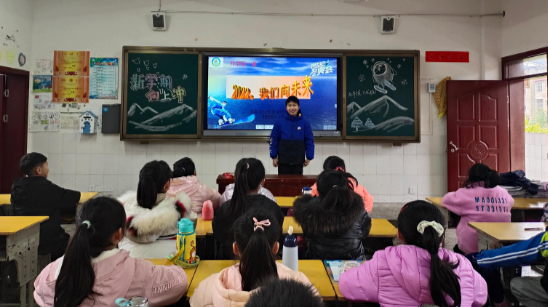长虹街道明德小学: 以多种形式上好“开学第一课”