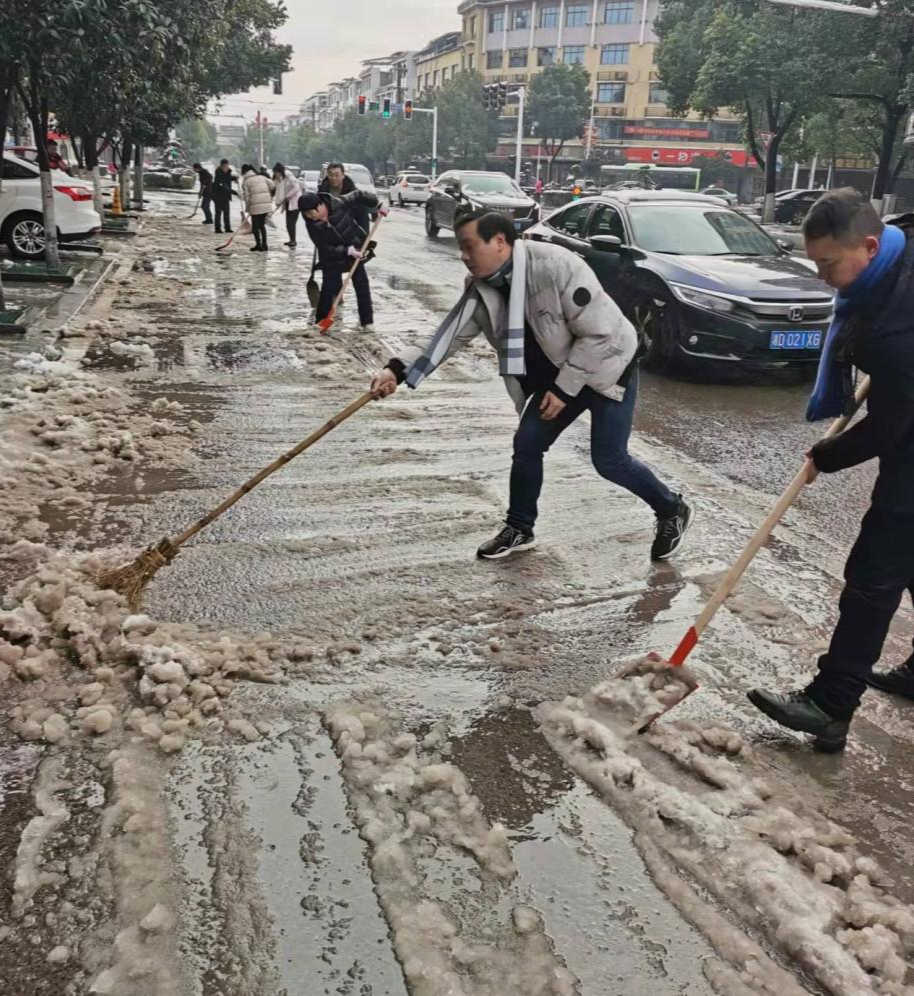 除雪破冰，众志成城