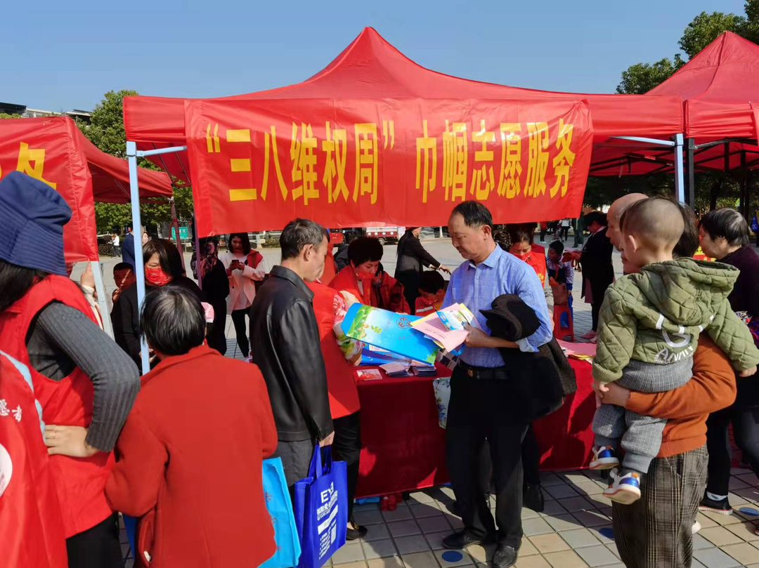祁阳市妇联：弘扬雷锋精神  展示巾帼风采