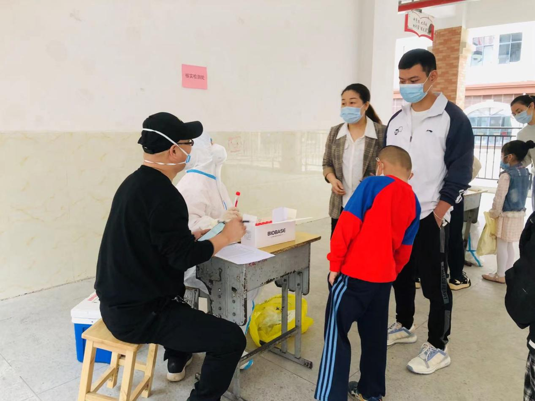 祁阳大众完小：积极开展核酸抽测  铸牢校园疫情防控线