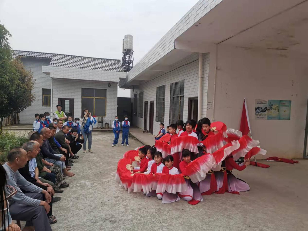 白水镇：关爱空巢老人，弘扬雷锋精神
