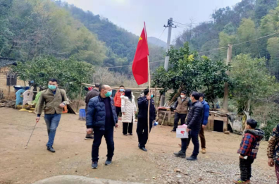文富市镇沙滩桥：党员先行 吹响疫情防控“集结号”