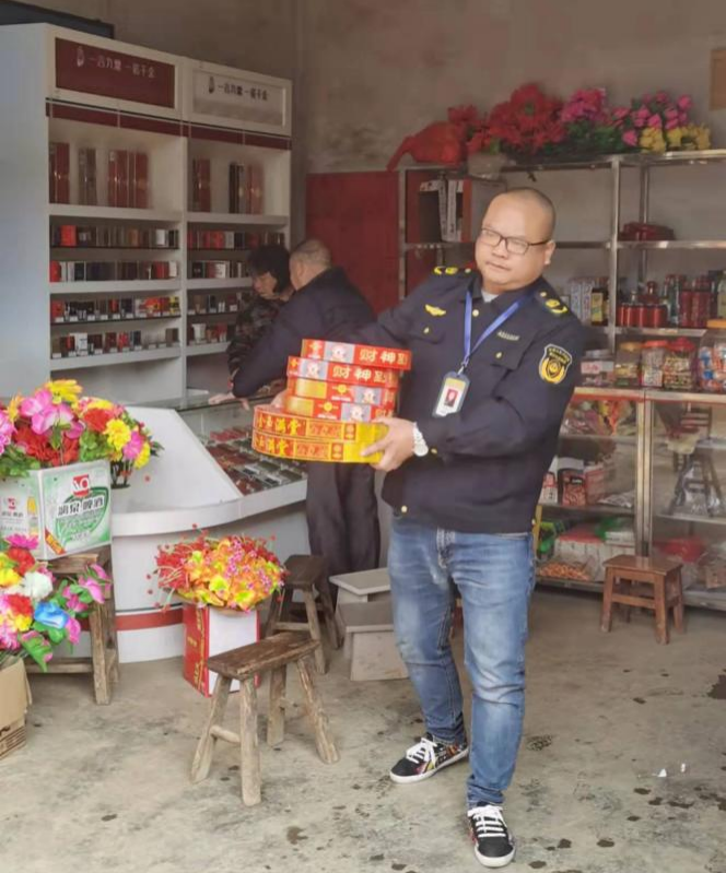 潘市镇开展清明节前烟花爆竹行业专项检查