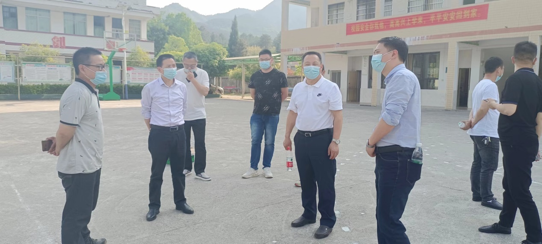 祁阳市退役军人事务局走访乡村学校