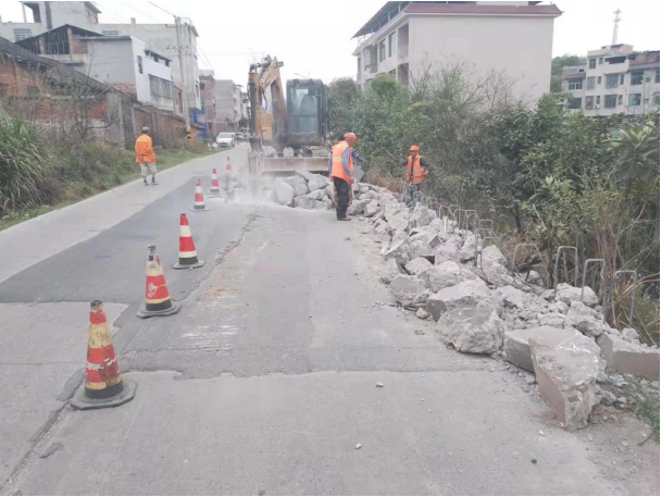 祁阳公路：护路排险促安全