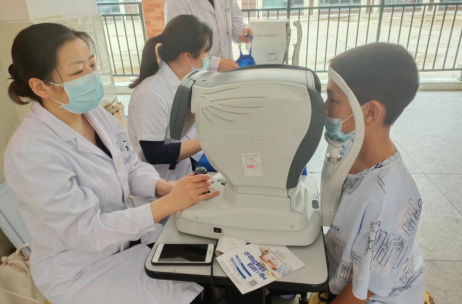 祁阳大众完小：落实“双减”呵护双眼 视力筛查进入校园
