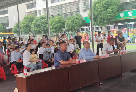 文明铺镇举办现场企业招工会