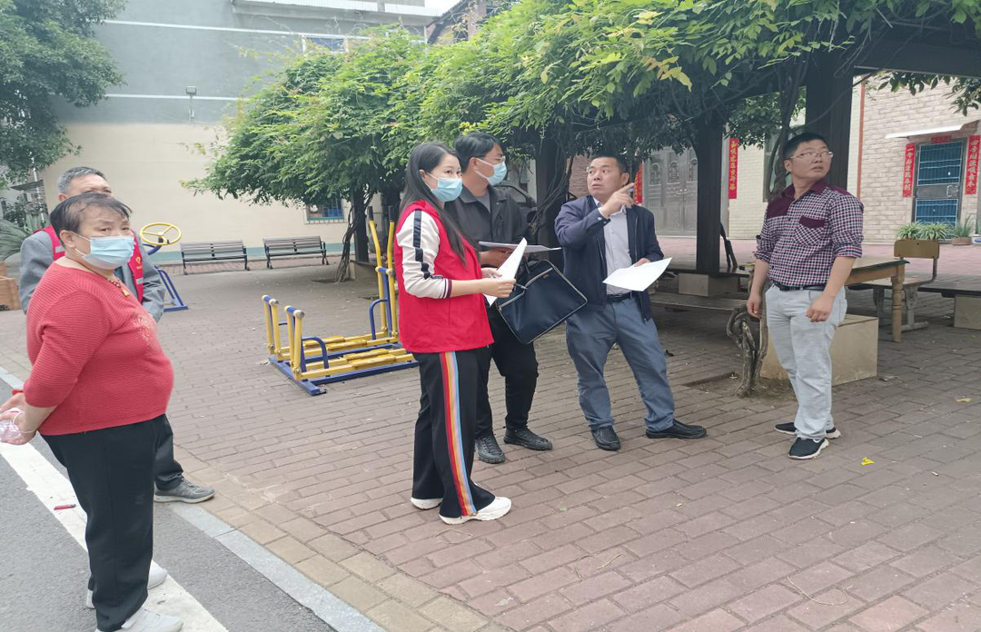长虹街道人民西路社区  开展创建全国文明城市问卷调查宣传活动
