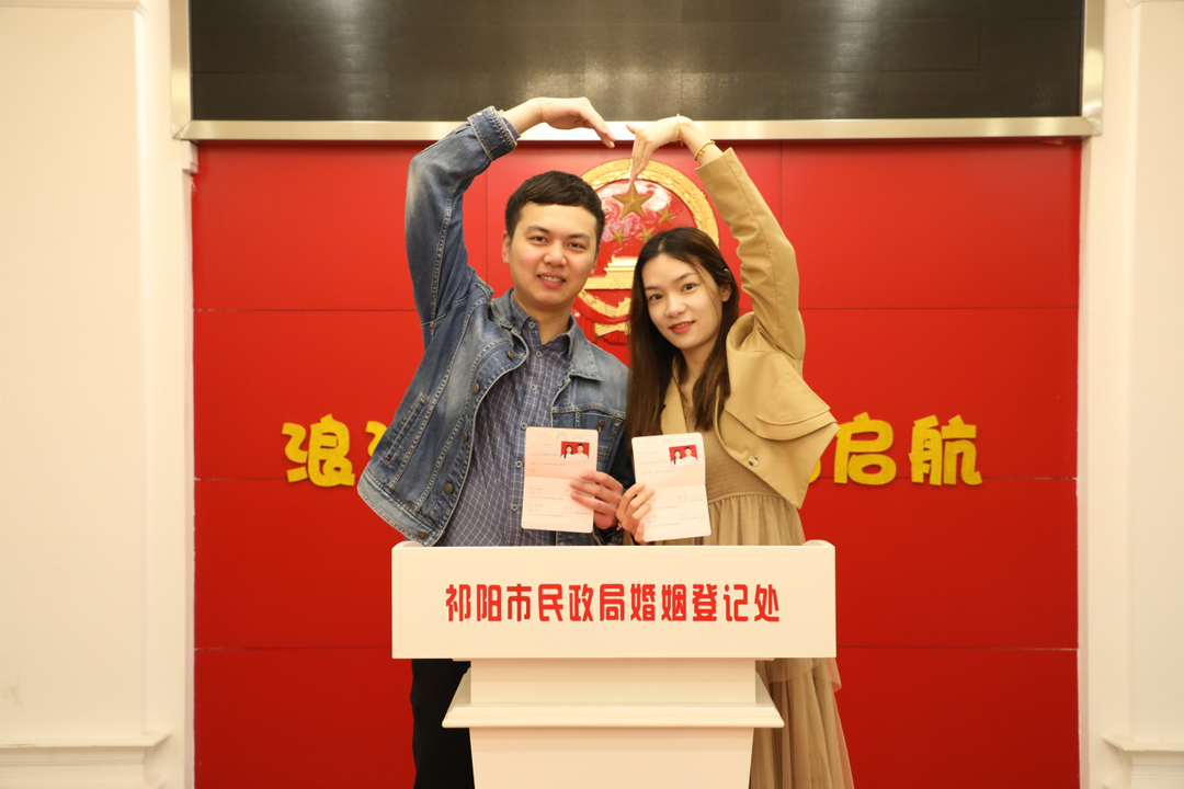 祁阳市民政局婚姻登记处迎来“520”登记小高峰