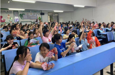 民生中心小学：暖阳学校网络联校进课堂