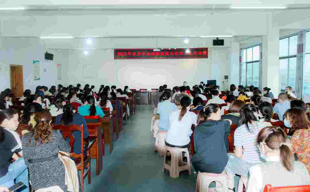 祁阳市妇幼保健院举办职业礼仪培训