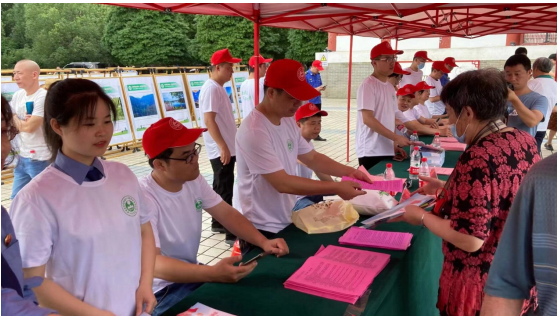 祁阳市科工局积极参与“学法•守信”暨《湖南省社会信用条例》进企业宣传活动