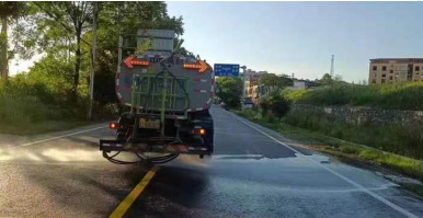 祁阳市公路建设养护中心：无惧“烤”验 错峰作业洒水降温