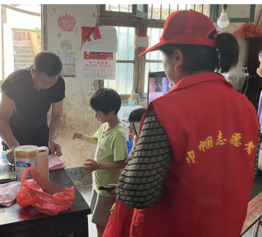 进宝塘镇妇联开展防溺水宣传教育志愿活动