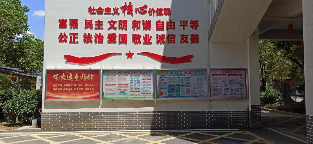 龚家坪镇组织开展文明劝导整治活动