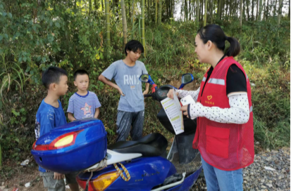 八宝镇：巾帼在行动  禁毒抗旱两不误