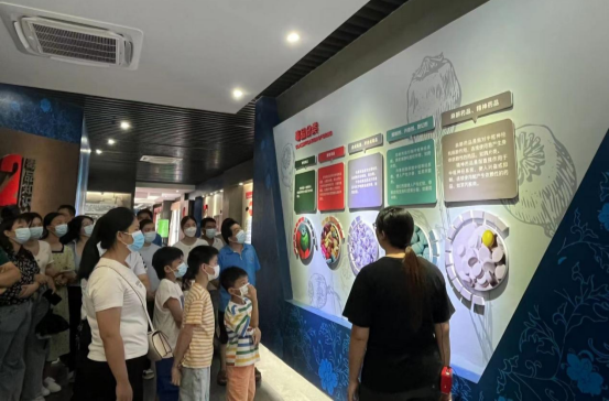 祁阳市羊角塘镇中心卫生院组织开展参观禁毒基地，筑牢坚固防线