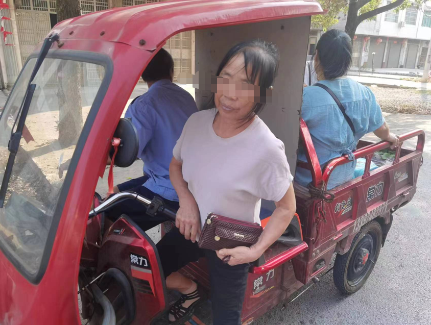 三轮车搭载一家6口赶集，交警：勿与“祸”同行