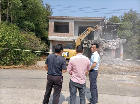 祁阳羊角塘镇：暖心拆危解民忧