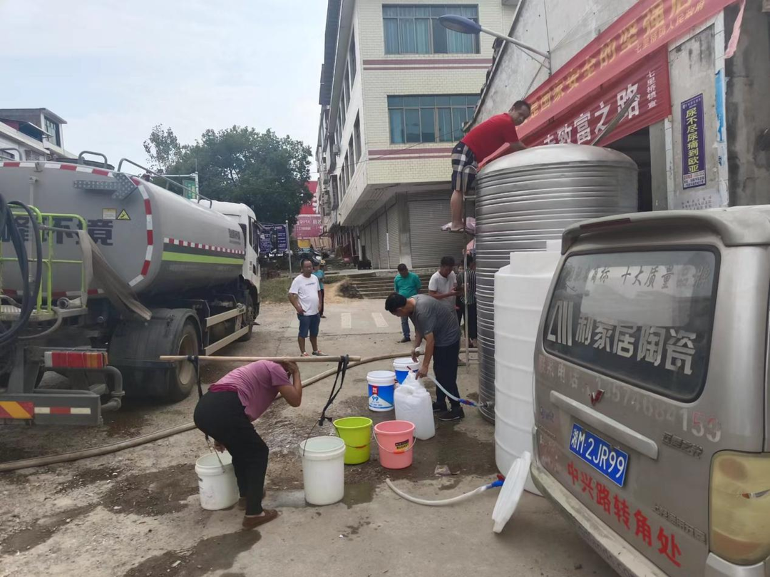 七里桥镇： 干旱缺水群众忧  送水上门润民心