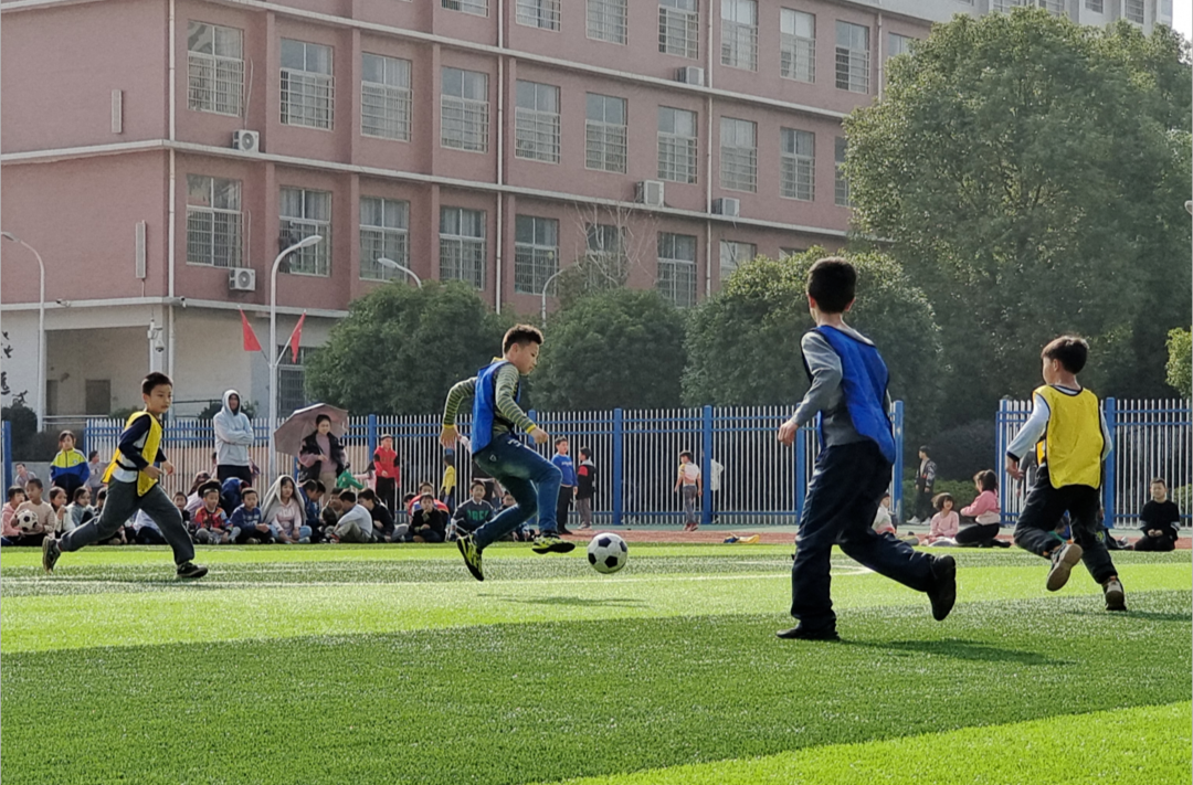 长虹街道明德小学：足下的精彩，飞扬的童年