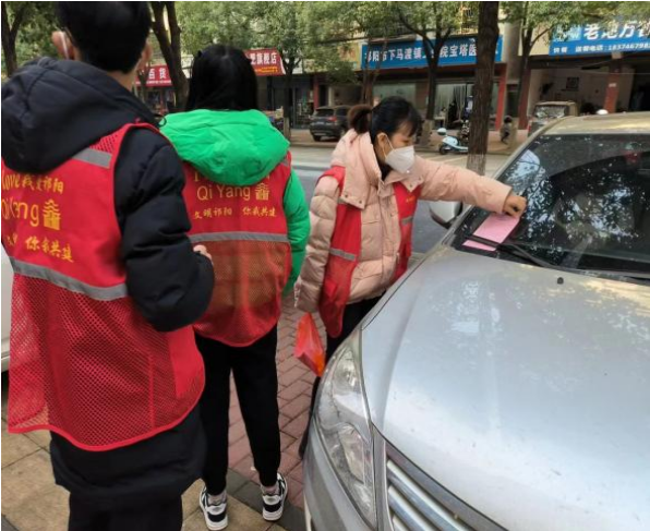 龙山街道宝塔街社区：加强文明劝导 助力志愿宣传