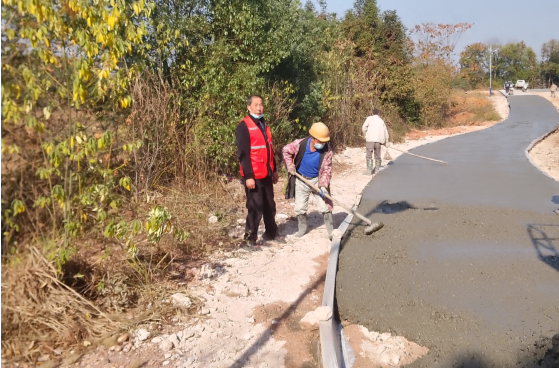 白水镇：打通村级公路“末梢终端”