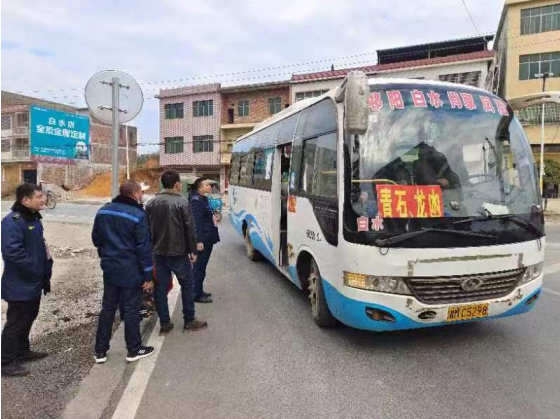 祁阳：重拳打击非法营运护航春运