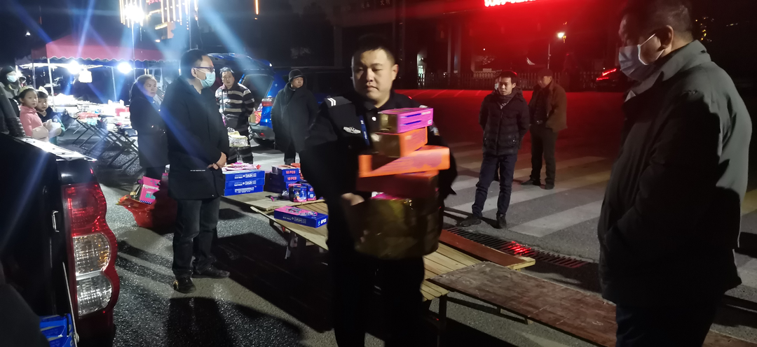 龙山街道开展烟花爆竹“打非治违”专项整治行动