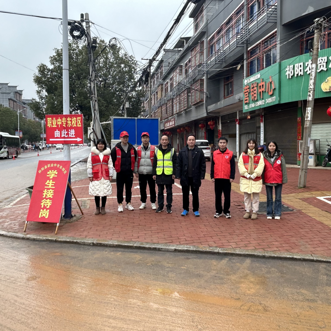 七里桥镇：开展暖心志愿服务 为开学保驾护航